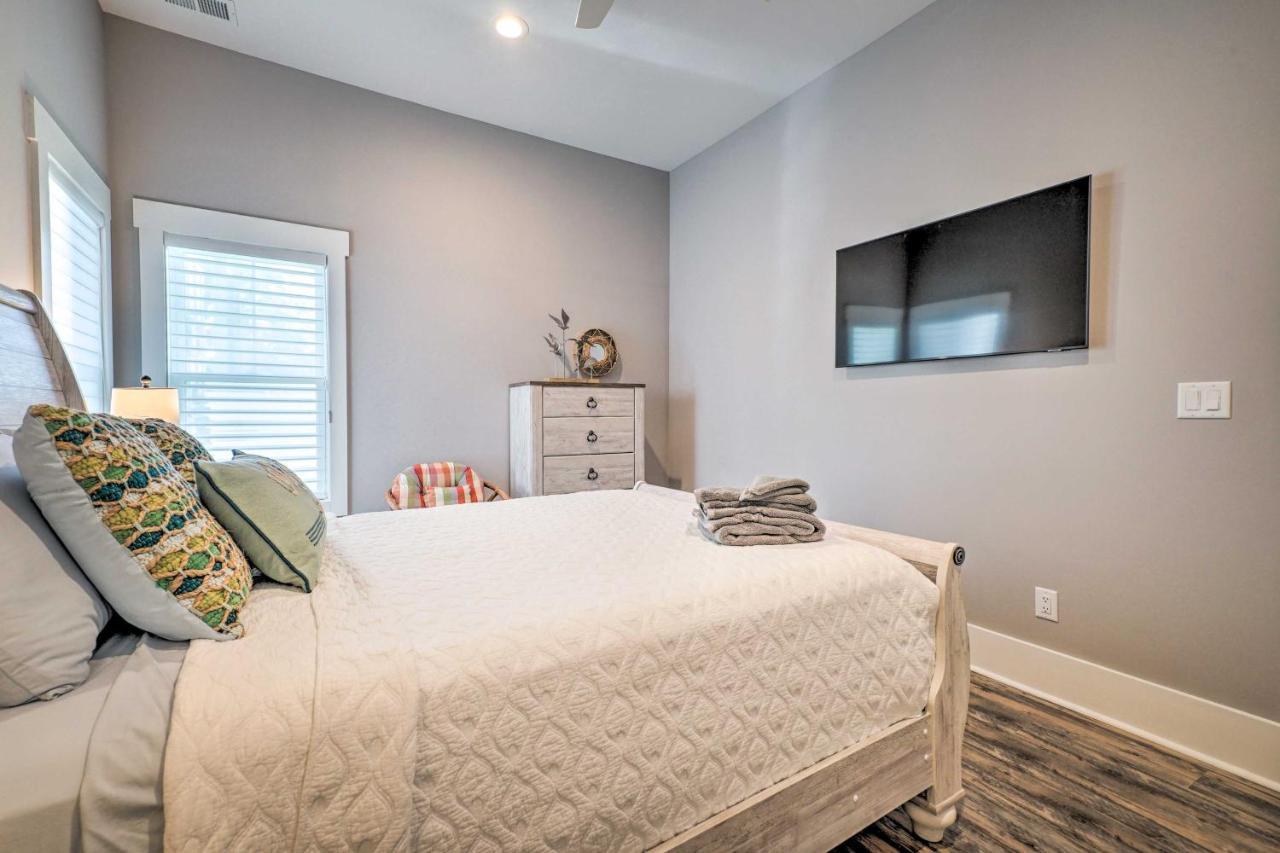 Bright Coastal Abode With Porch And Beach Access! Carolina Beach Eksteriør billede